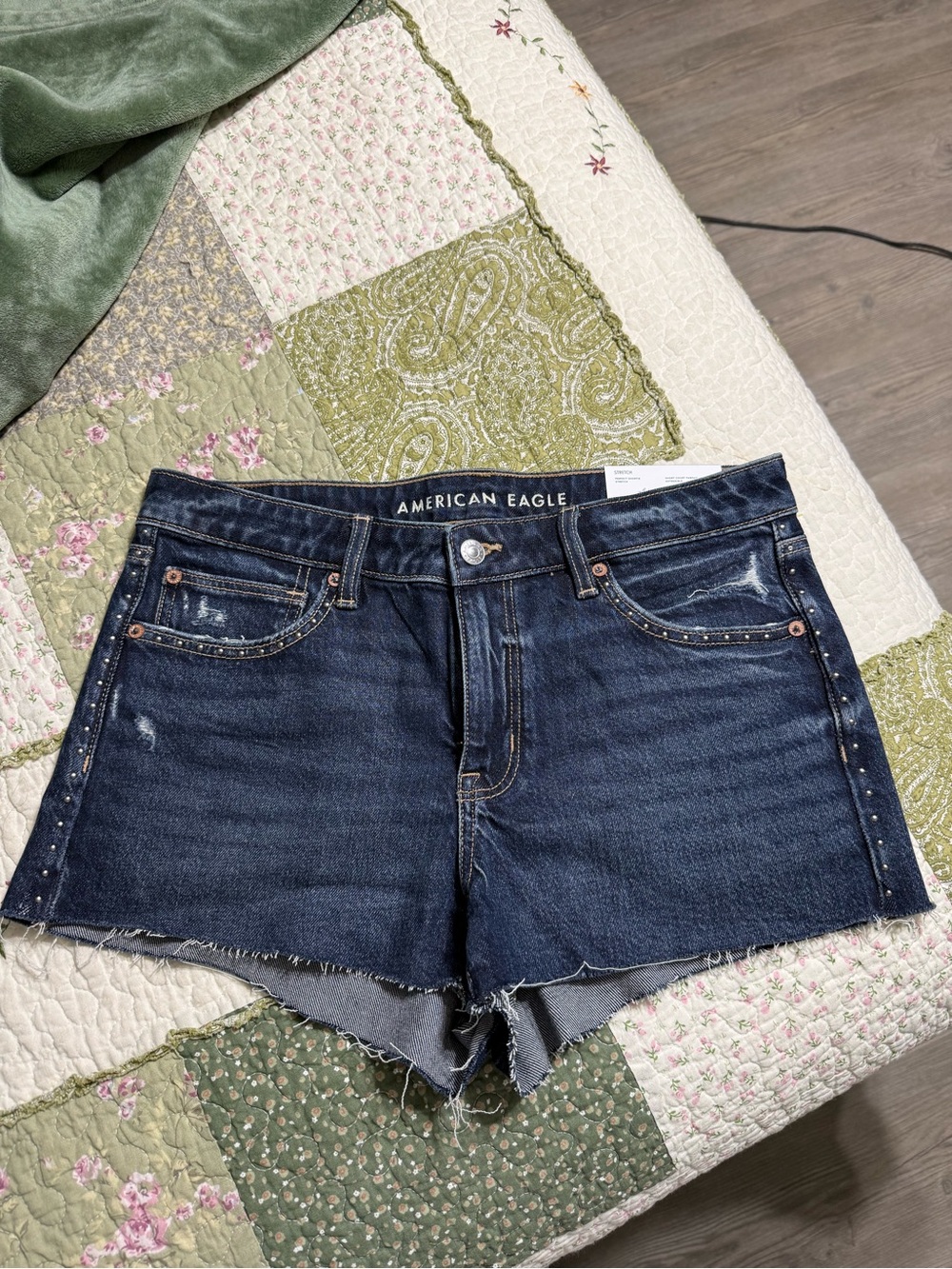 NWT American Eagle Dark “Perfect Shortie” Stretch Studded Denim Shorts Size8 29W